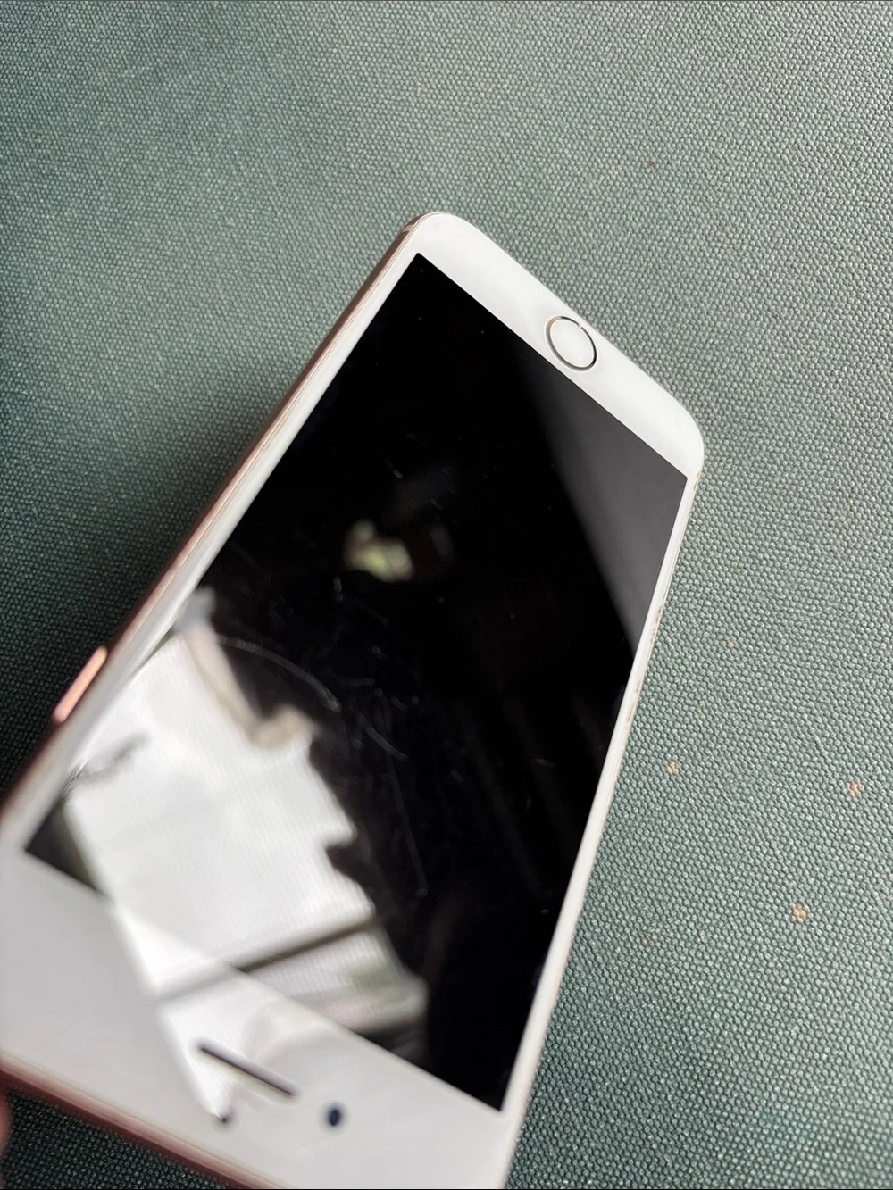 Apple iPhone 8 Rose Gold ****FOR PARTS ONLY****